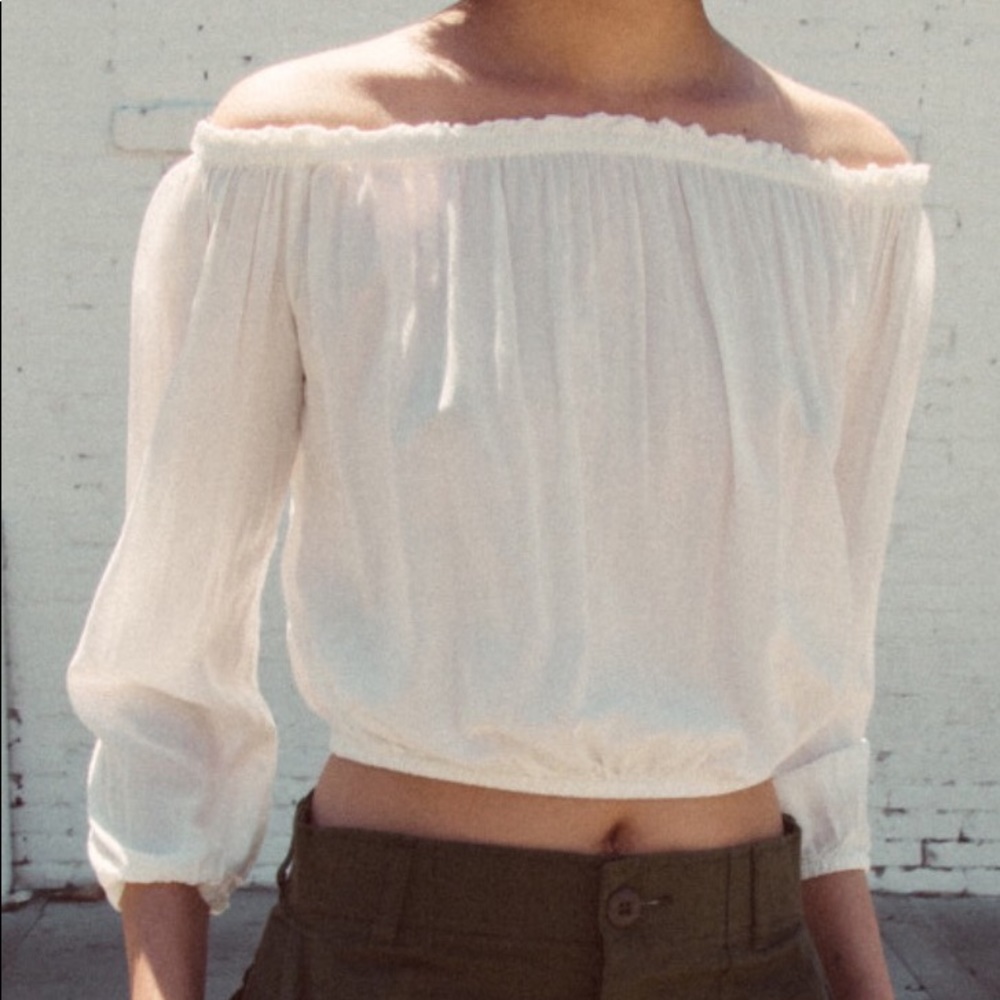 BRANDY MELVILLE OFF SHOULDER TOP